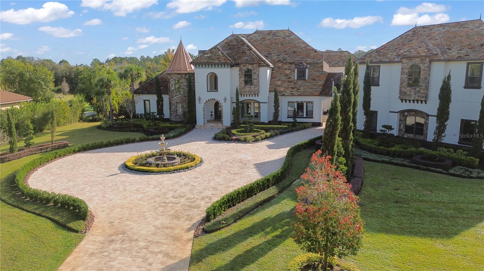 Listing photo id 1 for 10641 Broadland Pass