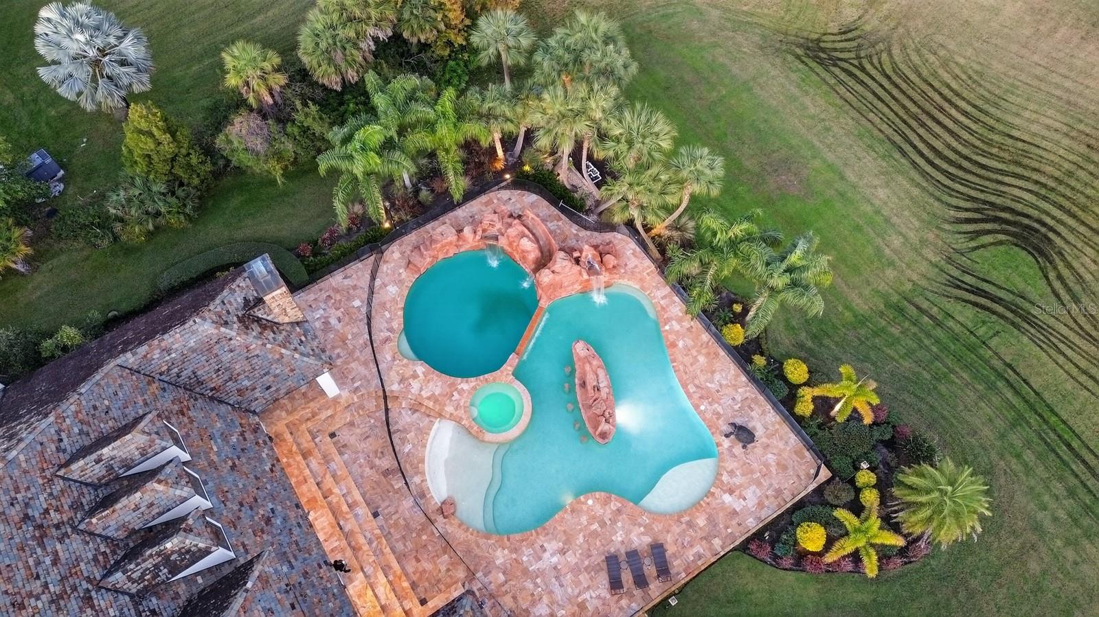 Listing photo id 41 for 10641 Broadland Pass