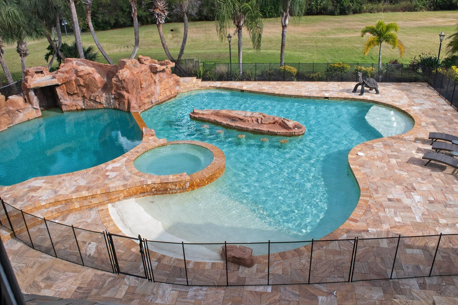 Listing photo id 62 for 10641 Broadland Pass