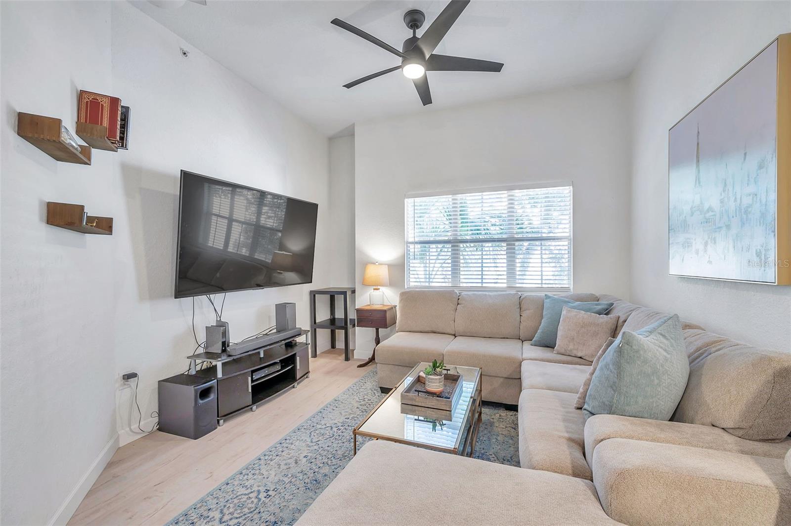 Image 11 of 33 For 520 Armenia Avenue 1233