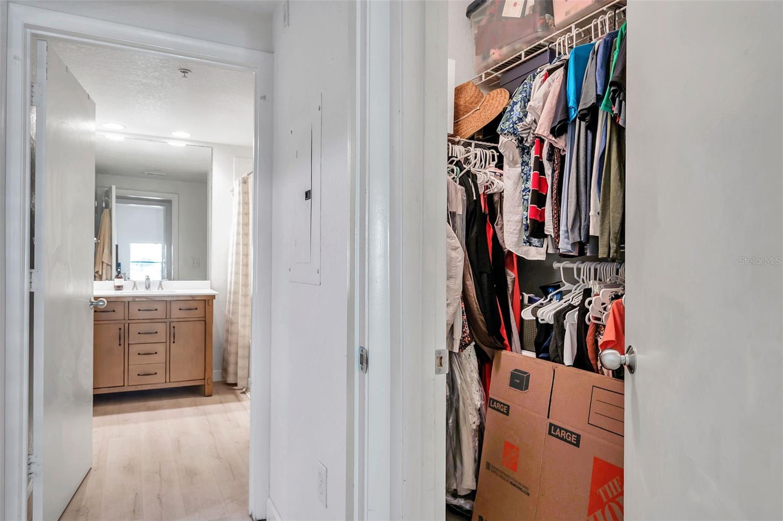 Image 20 of 33 For 520 Armenia Avenue 1233