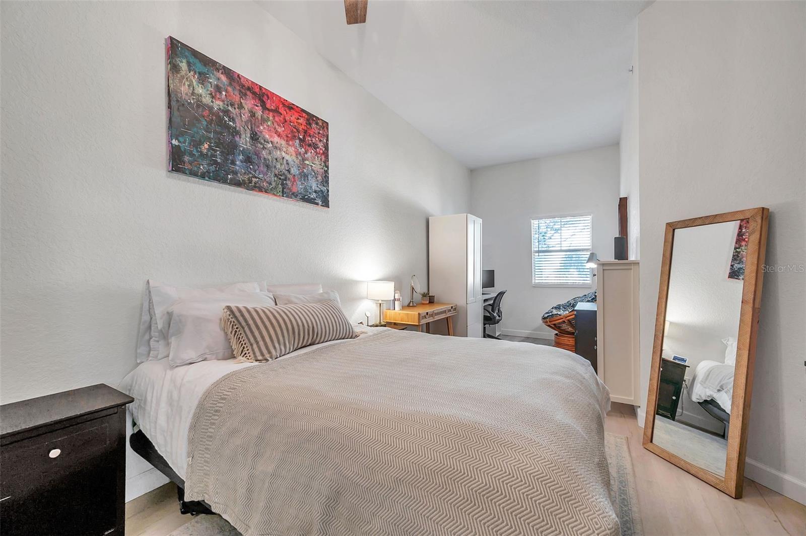 Image 21 of 33 For 520 Armenia Avenue 1233