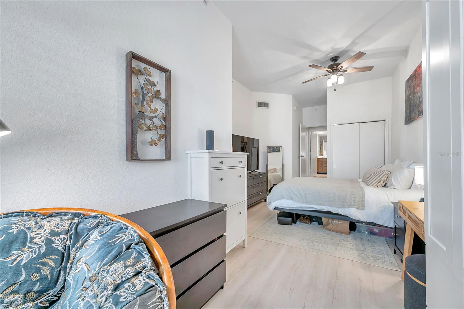 Image 24 of 33 For 520 Armenia Avenue 1233