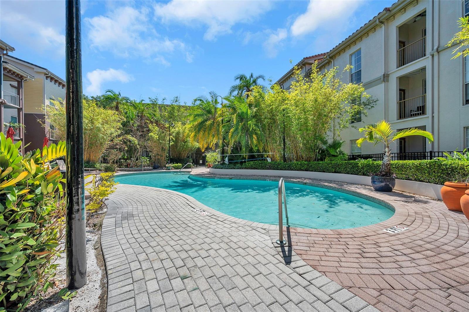 Image 29 of 33 For 520 Armenia Avenue 1233