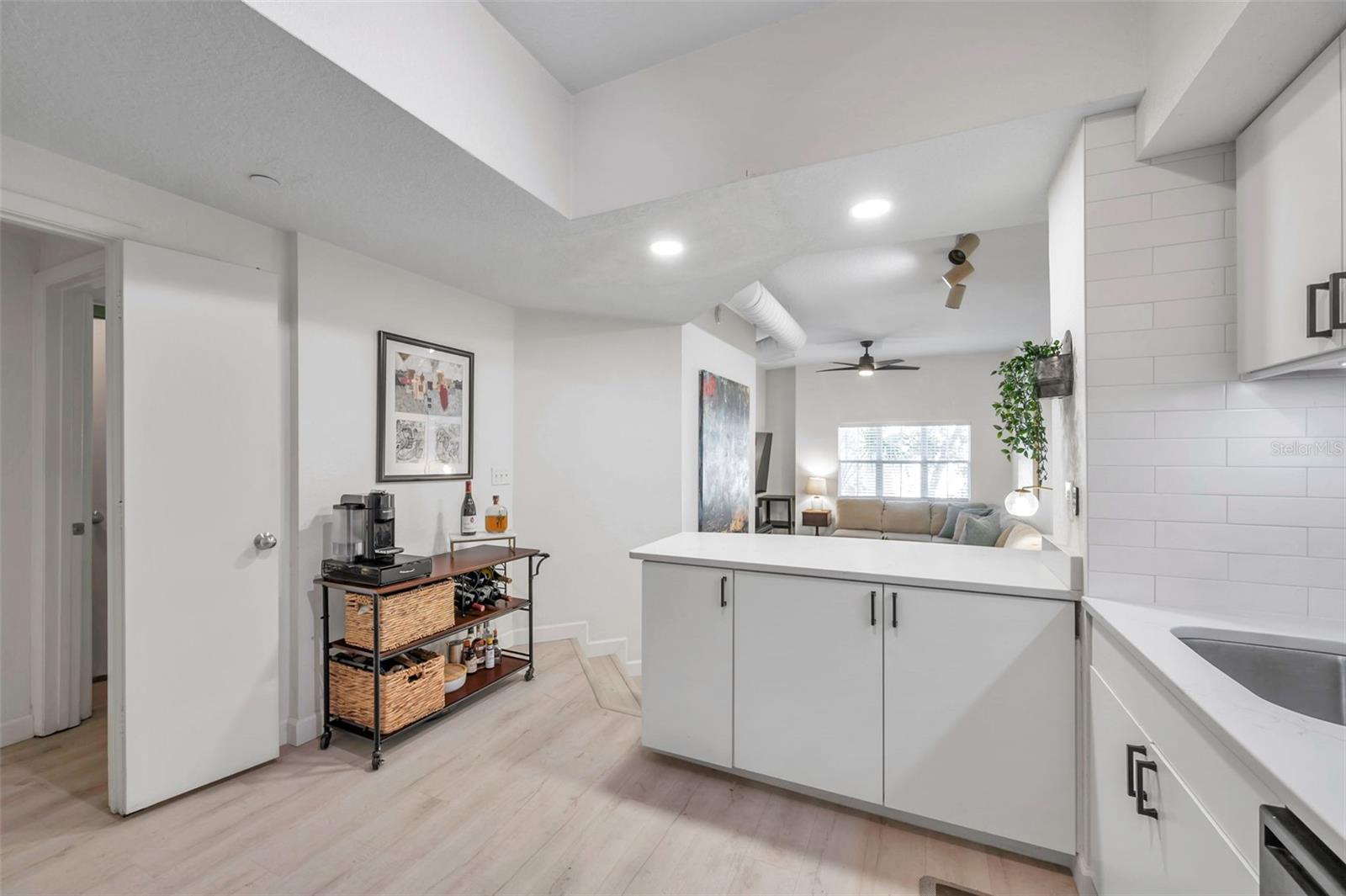 Image 9 of 33 For 520 Armenia Avenue 1233