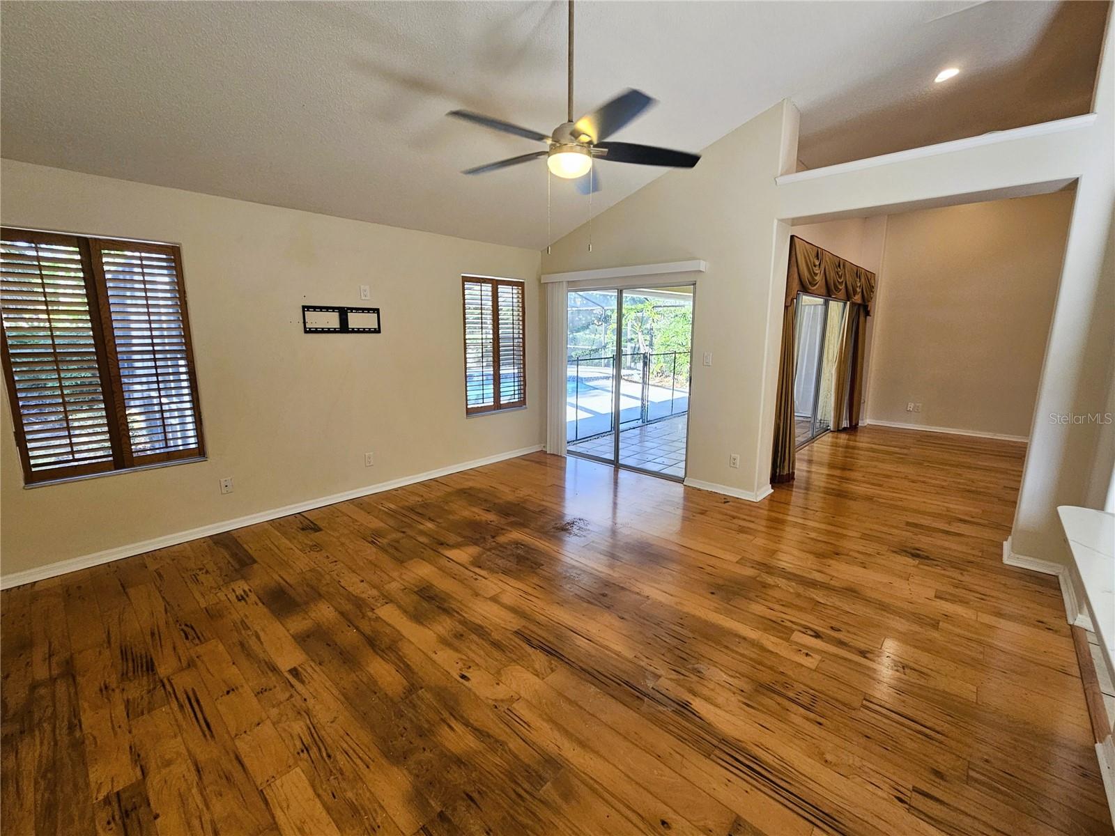 Image 14 of 39 For 14504 Brambie Court