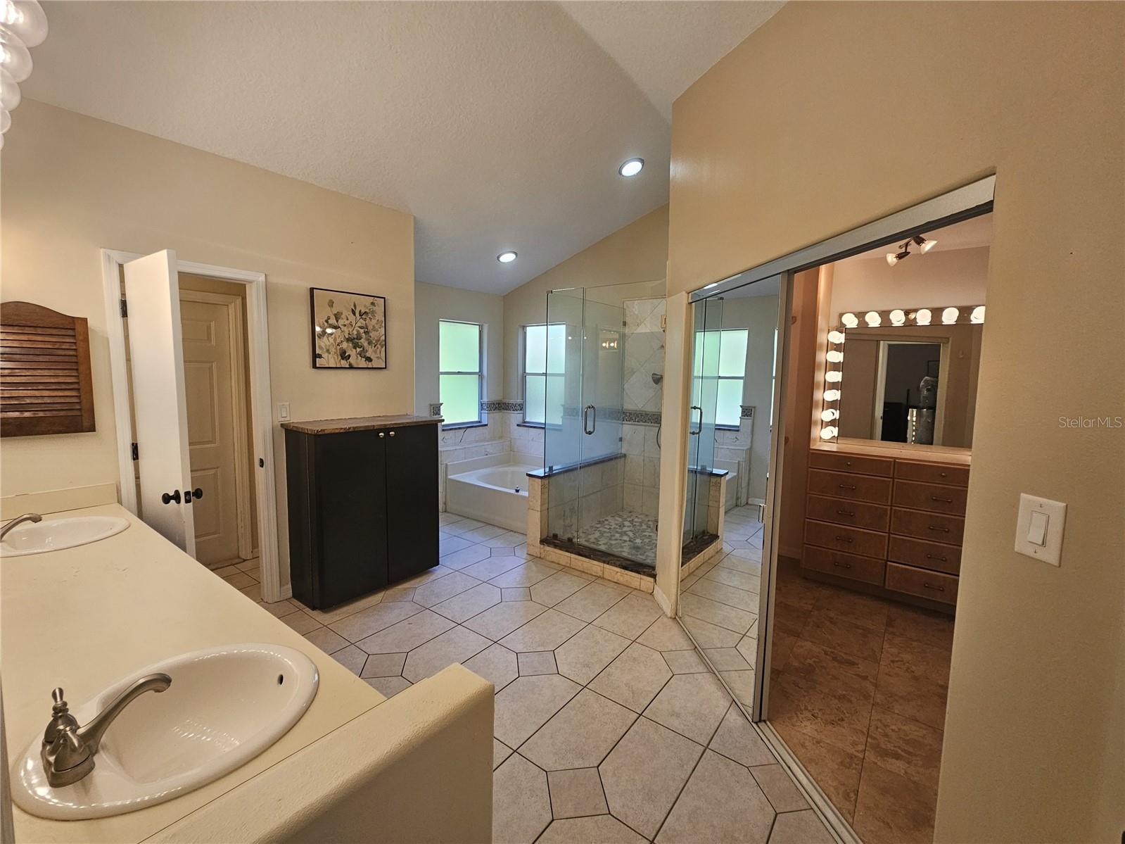 Image 21 of 39 For 14504 Brambie Court