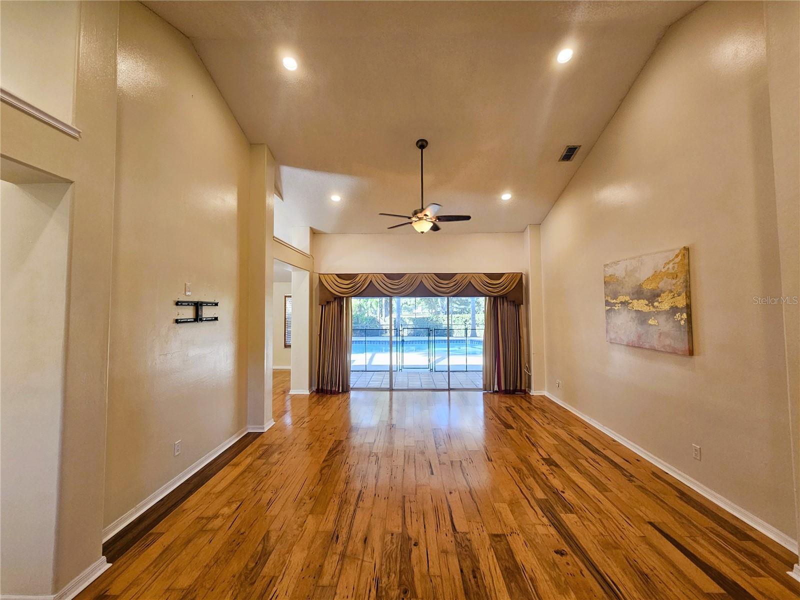 Image 6 of 39 For 14504 Brambie Court