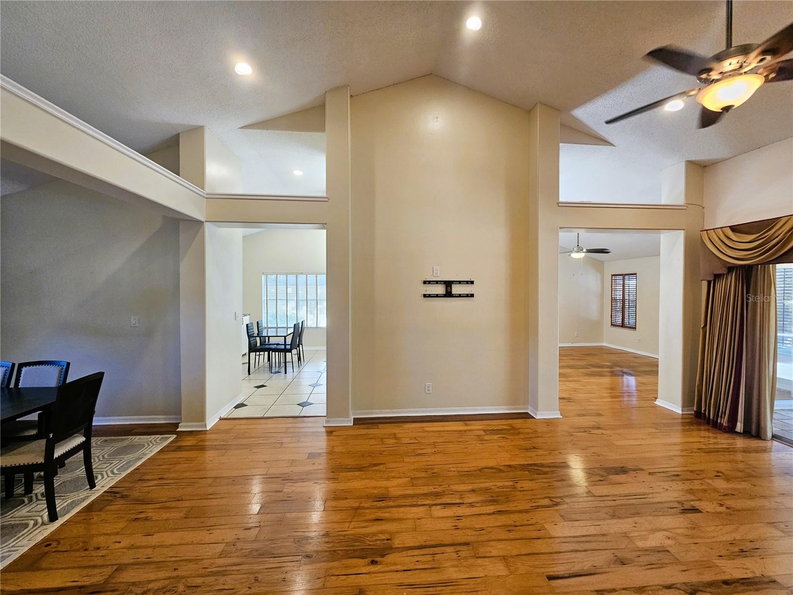 Image 8 of 39 For 14504 Brambie Court