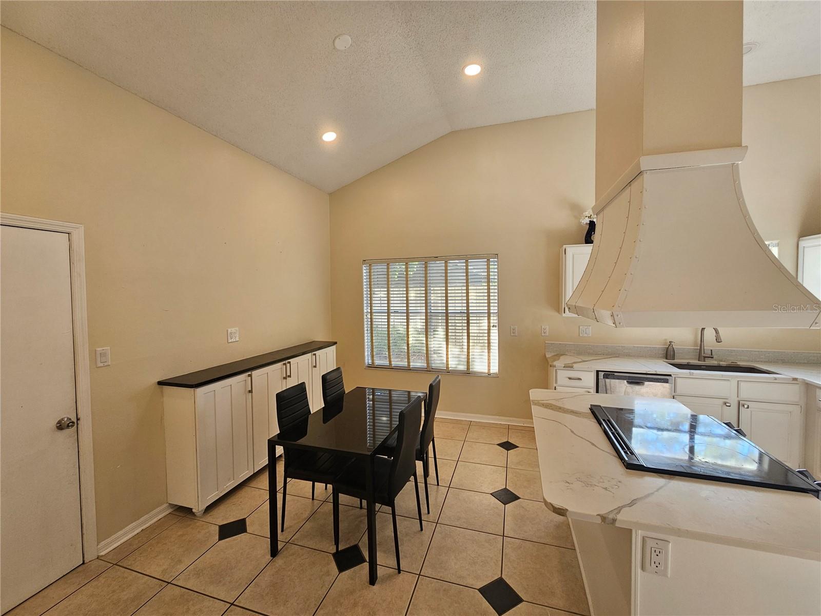 Image 9 of 39 For 14504 Brambie Court