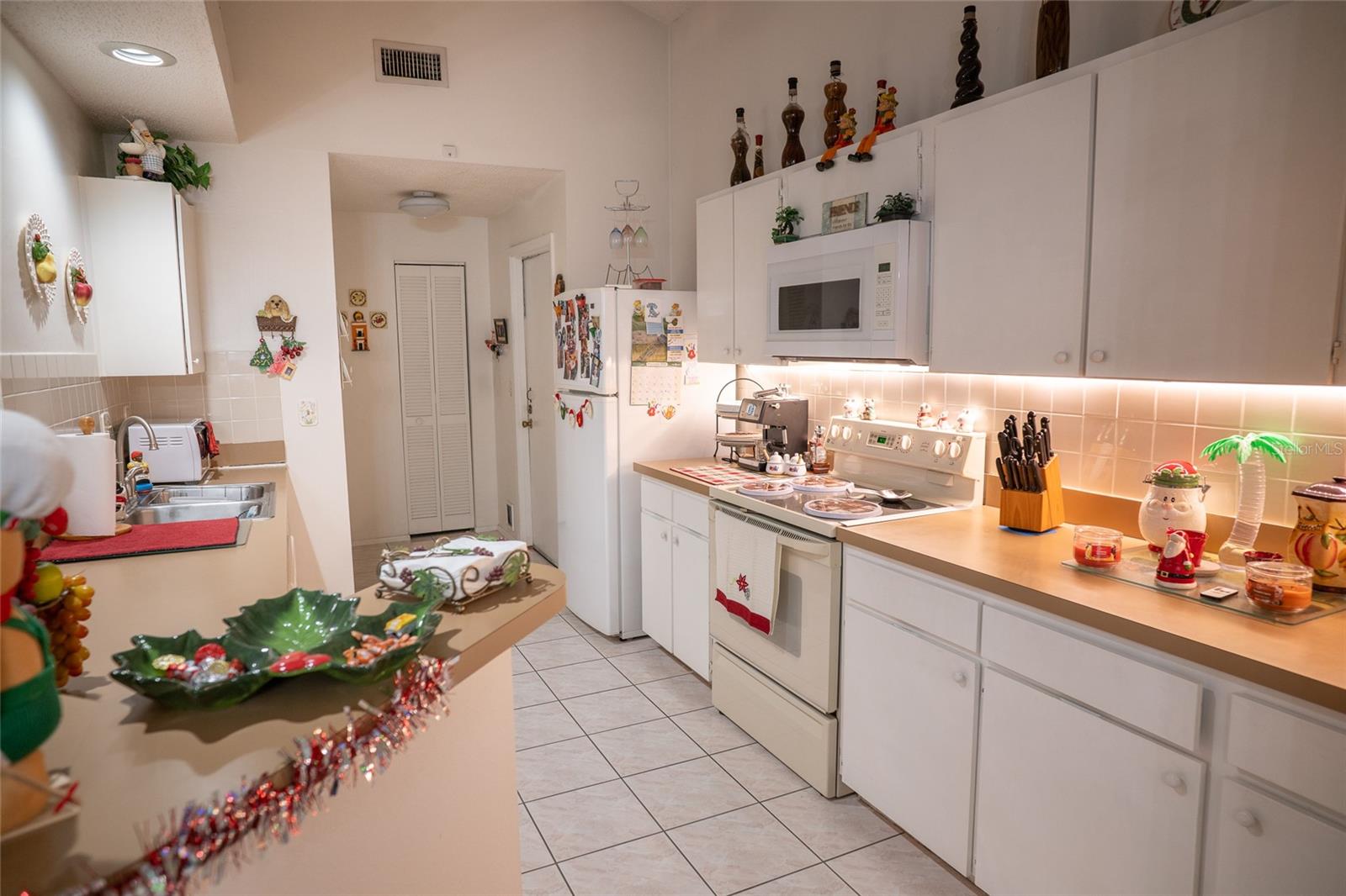 Image 11 of 28 For 6021 Lemon Tree Court