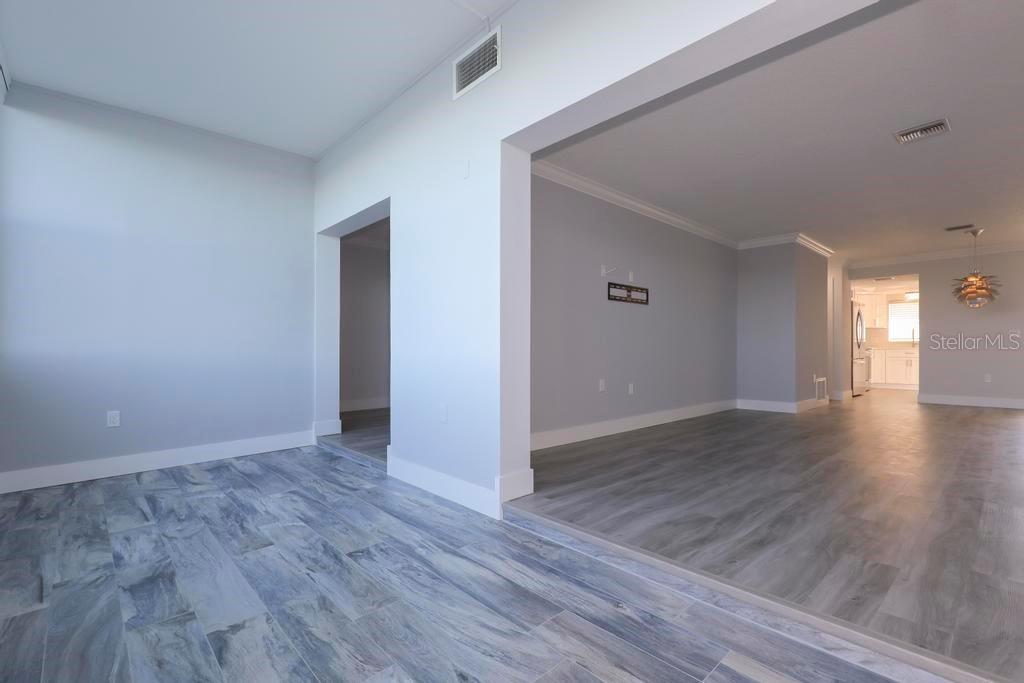 Image 4 of 35 For 5 Gateshead Drive 107