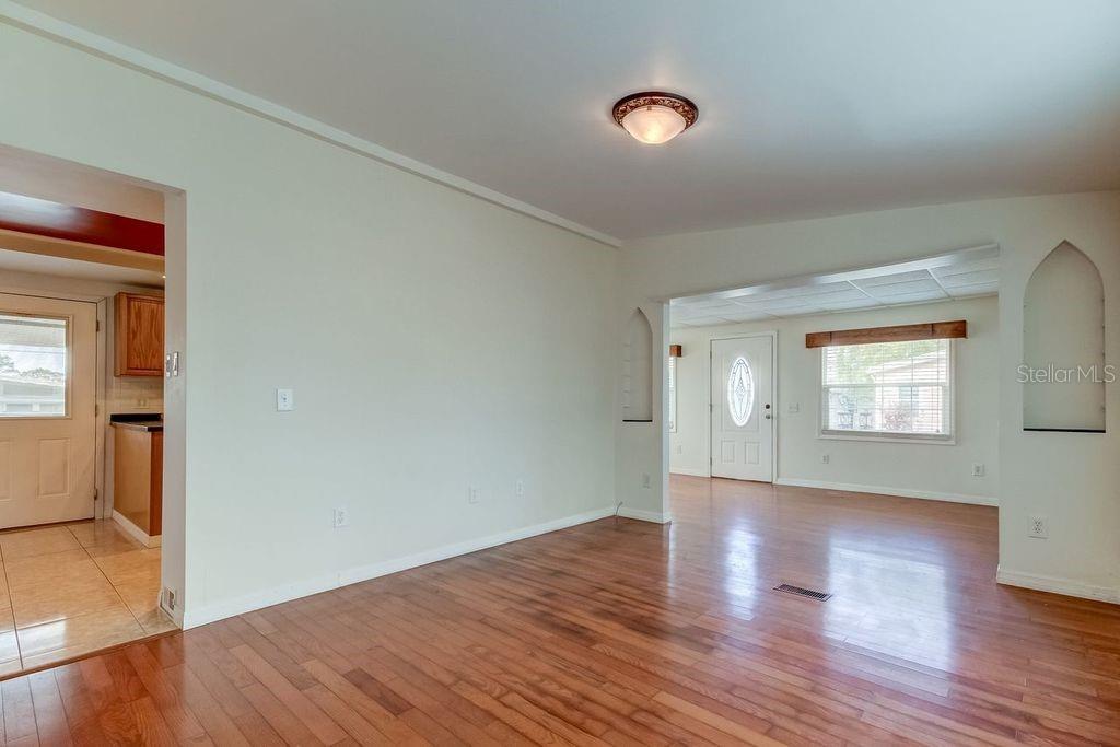 Image 9 of 27 For 278 Pelican Drive N