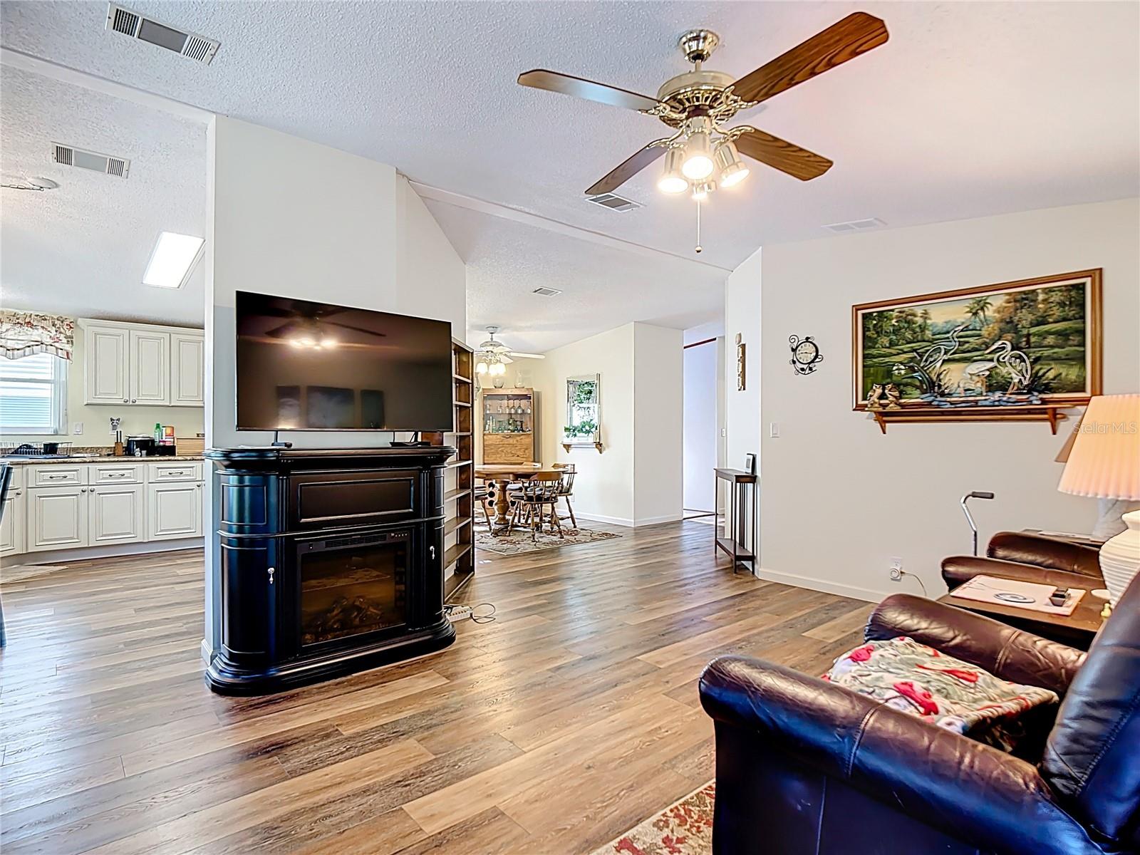 Image 19 of 48 For 303 Pine Loop