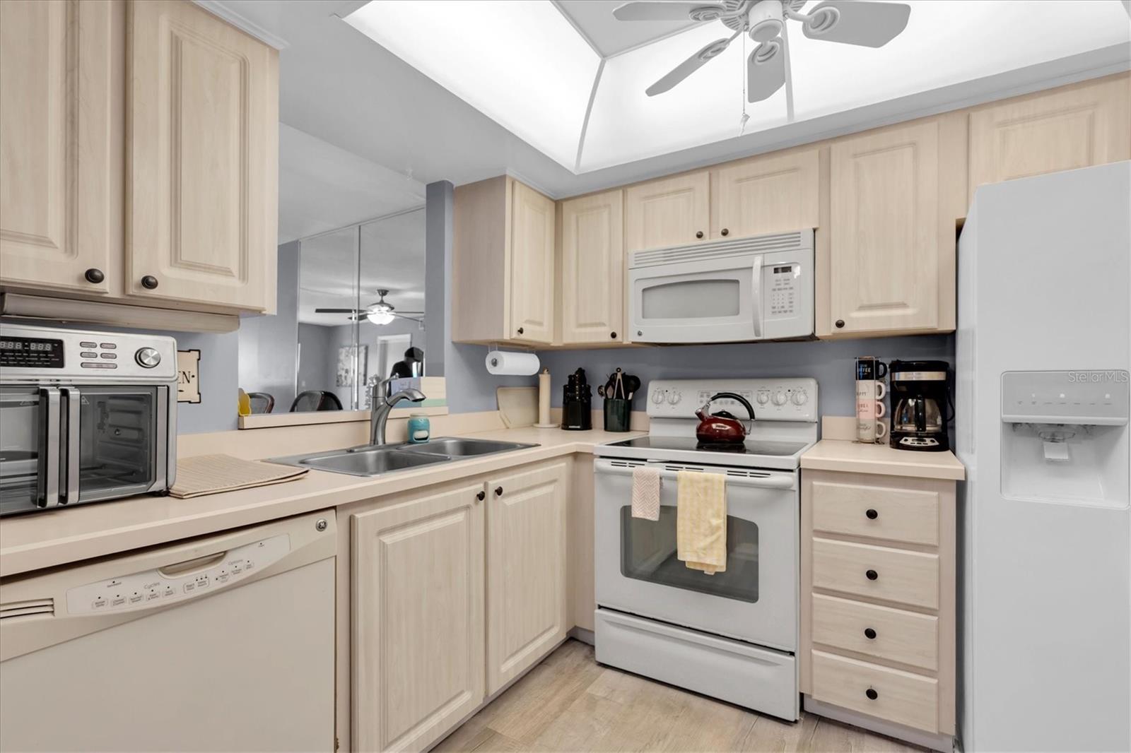 Image 8 of 27 For 175 116th Avenue 302