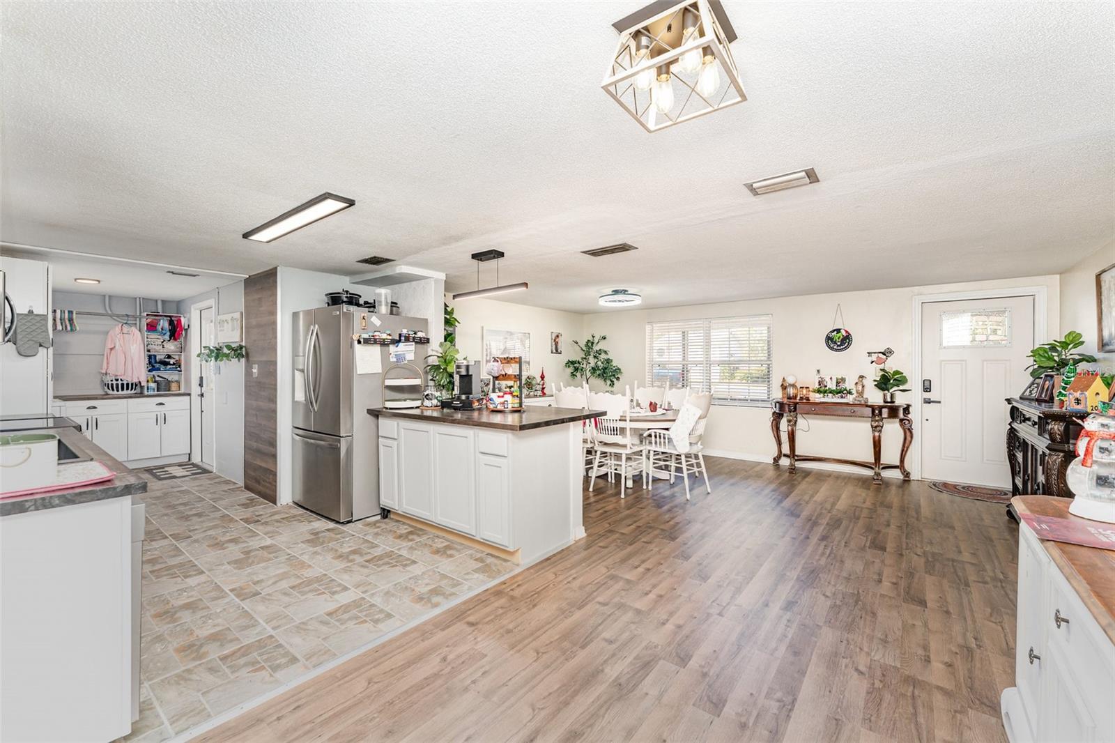 Image 5 of 30 For 4145 Willow Oak Road