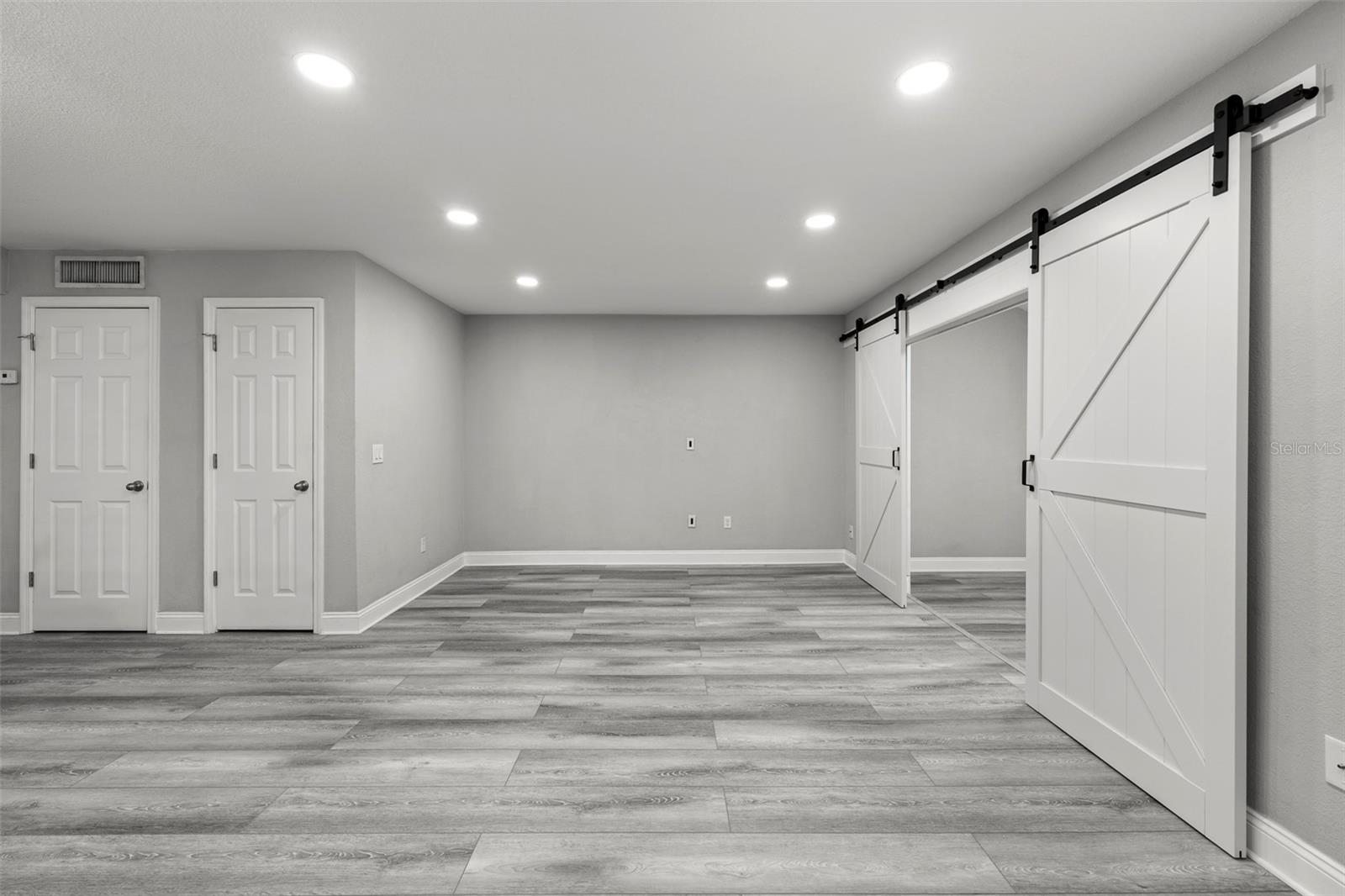 Image 10 of 31 For 210 Malcolm Court