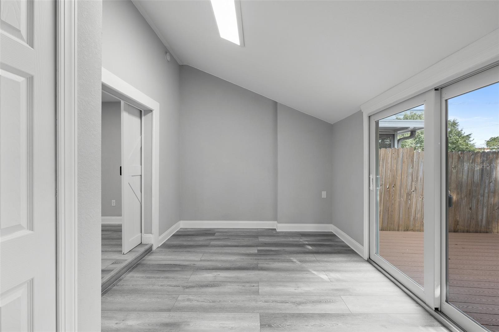 Image 11 of 31 For 210 Malcolm Court