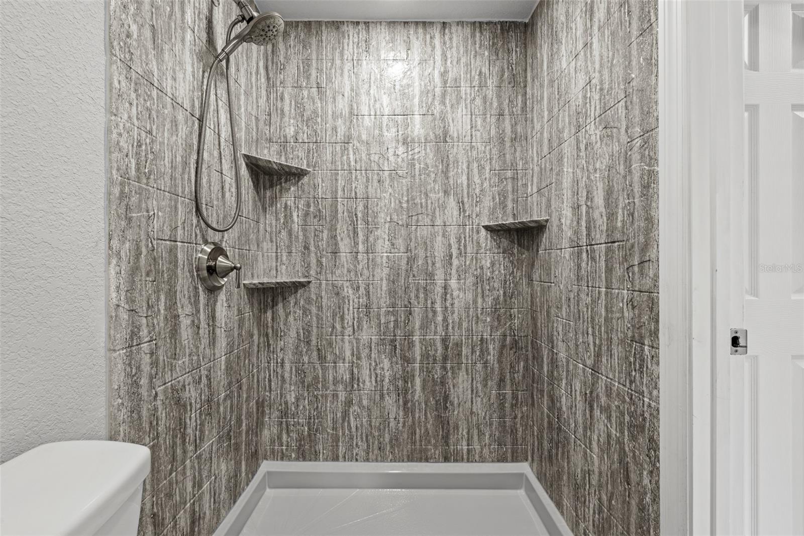 Image 15 of 31 For 210 Malcolm Court