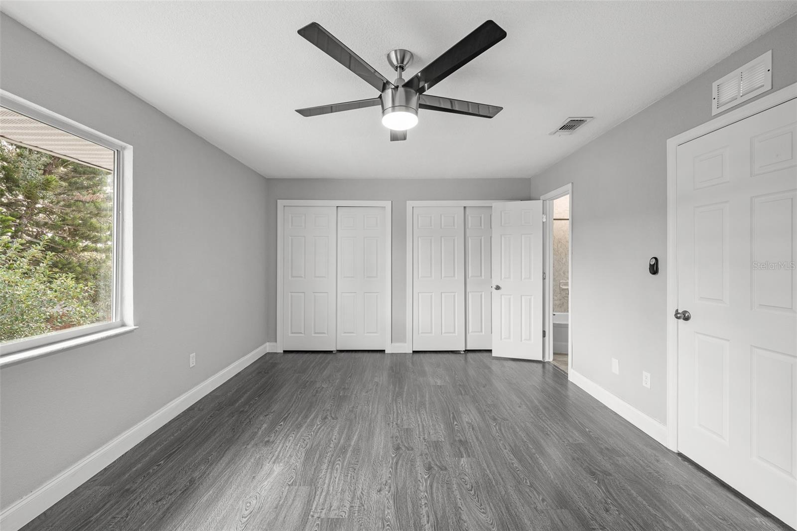 Image 17 of 31 For 210 Malcolm Court