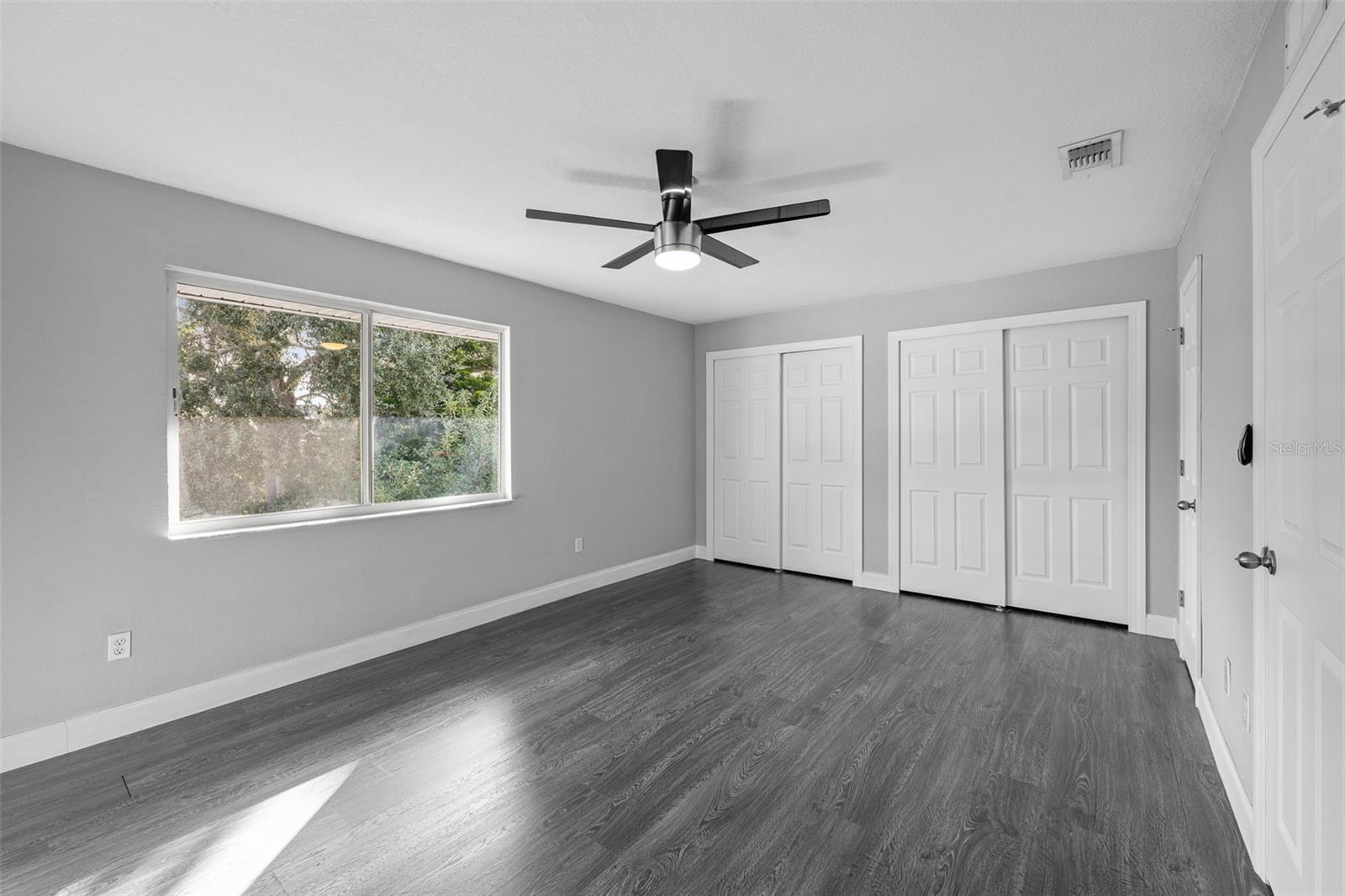 Image 18 of 31 For 210 Malcolm Court