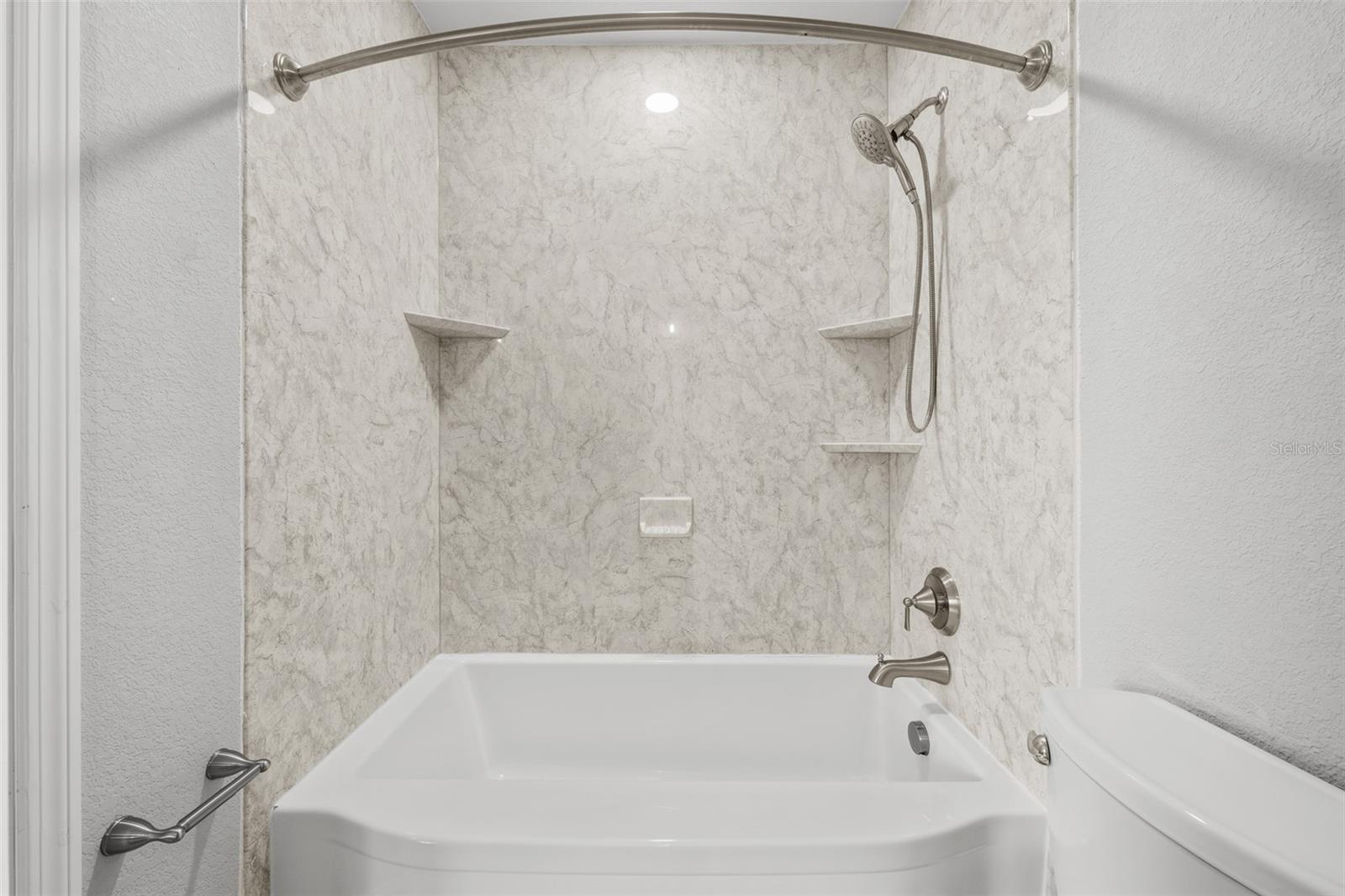 Image 20 of 31 For 210 Malcolm Court