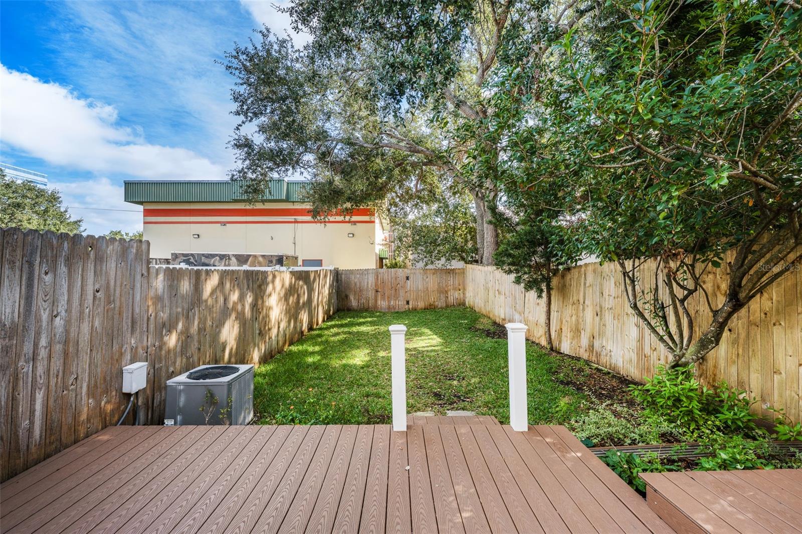 Image 23 of 31 For 210 Malcolm Court