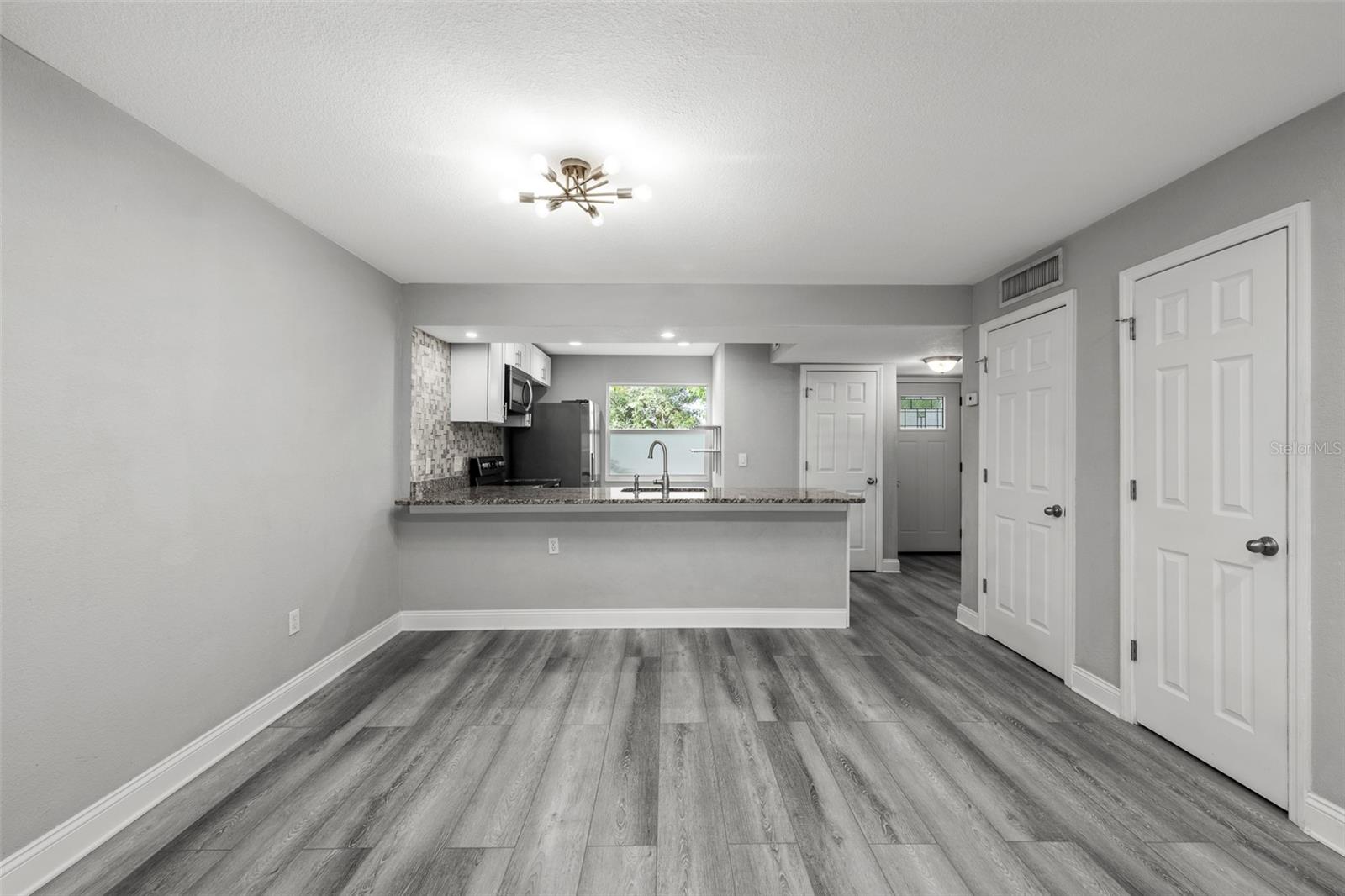 Image 7 of 31 For 210 Malcolm Court