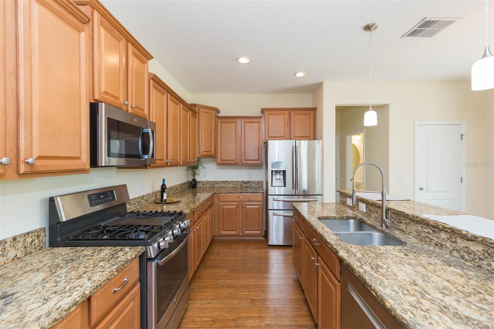 Image 16 of 48 For 20101 Oakflower Avenue