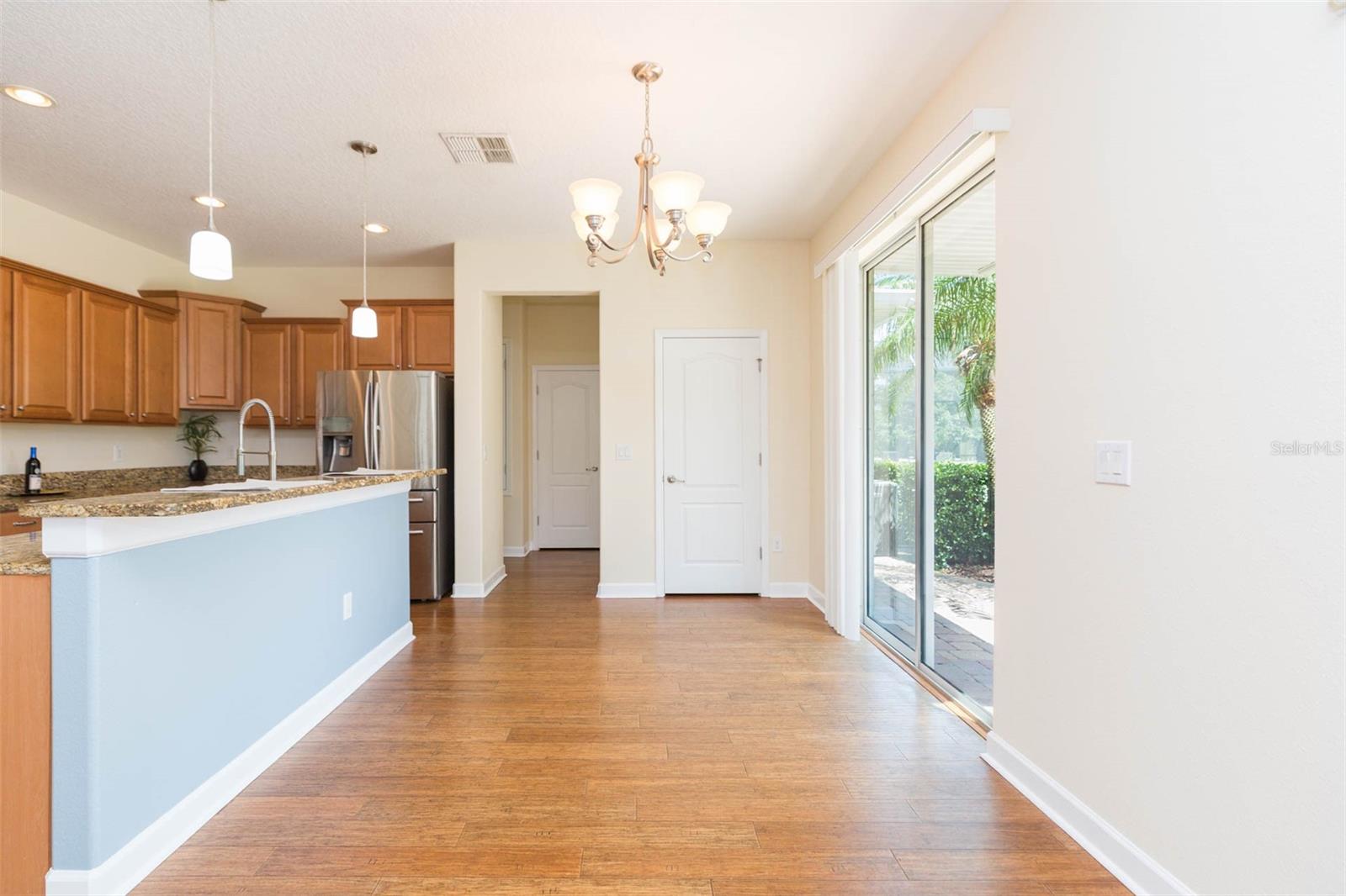 Image 18 of 48 For 20101 Oakflower Avenue