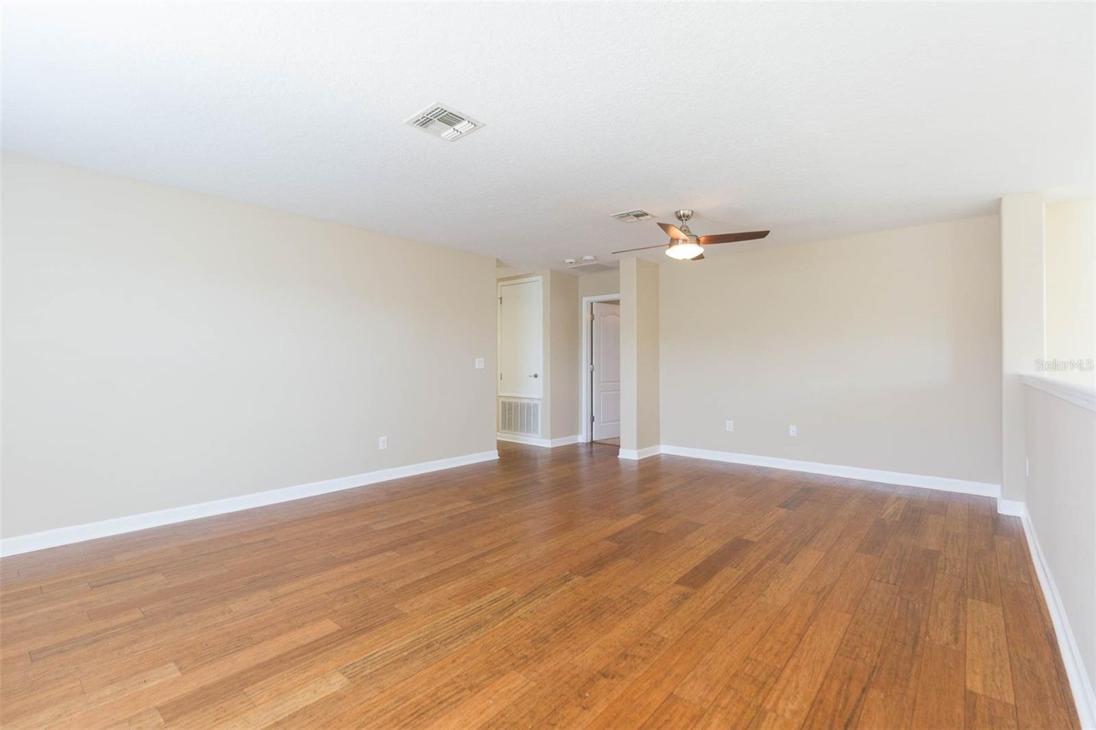 Image 21 of 48 For 20101 Oakflower Avenue