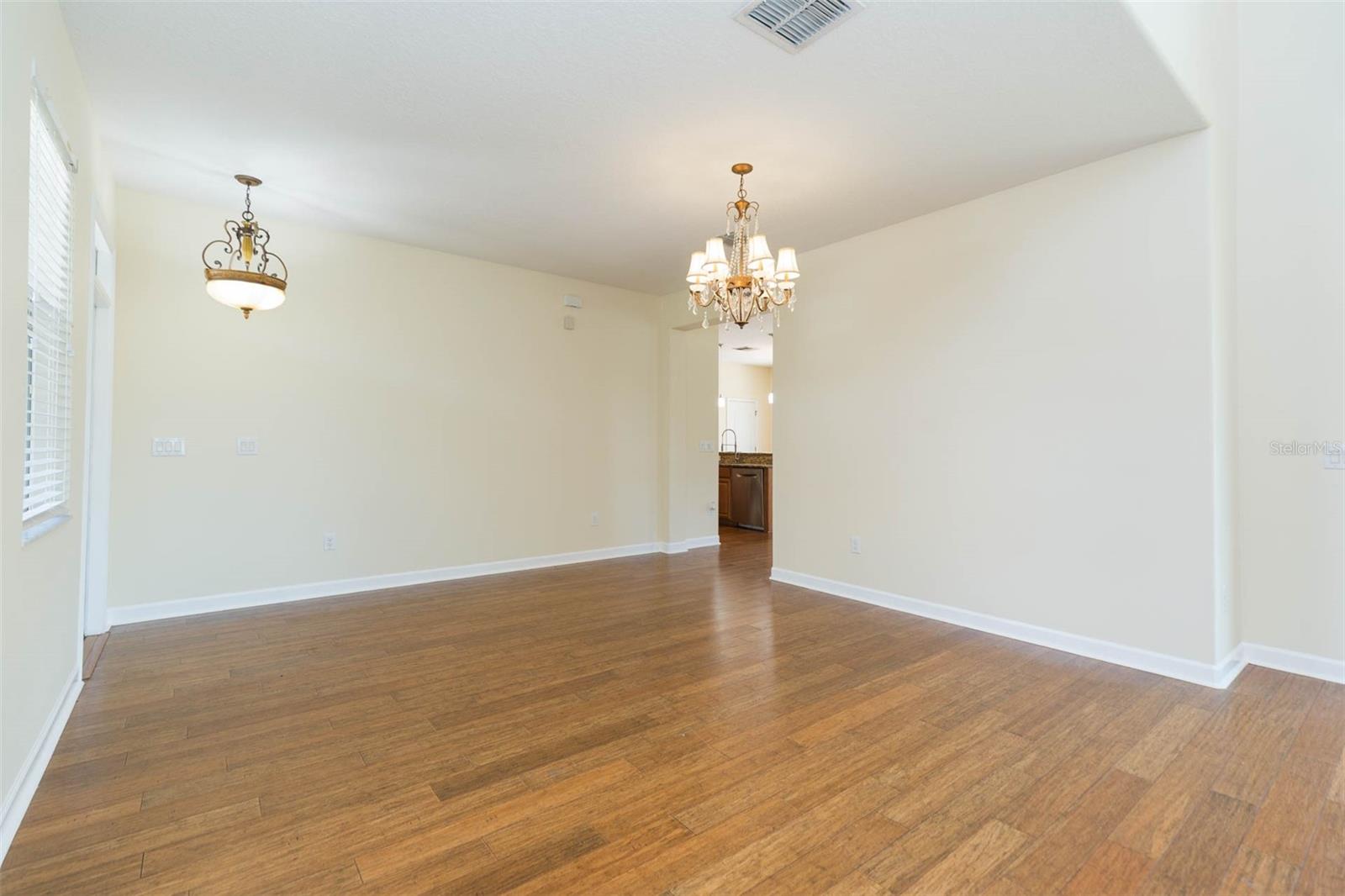 Image 6 of 48 For 20101 Oakflower Avenue