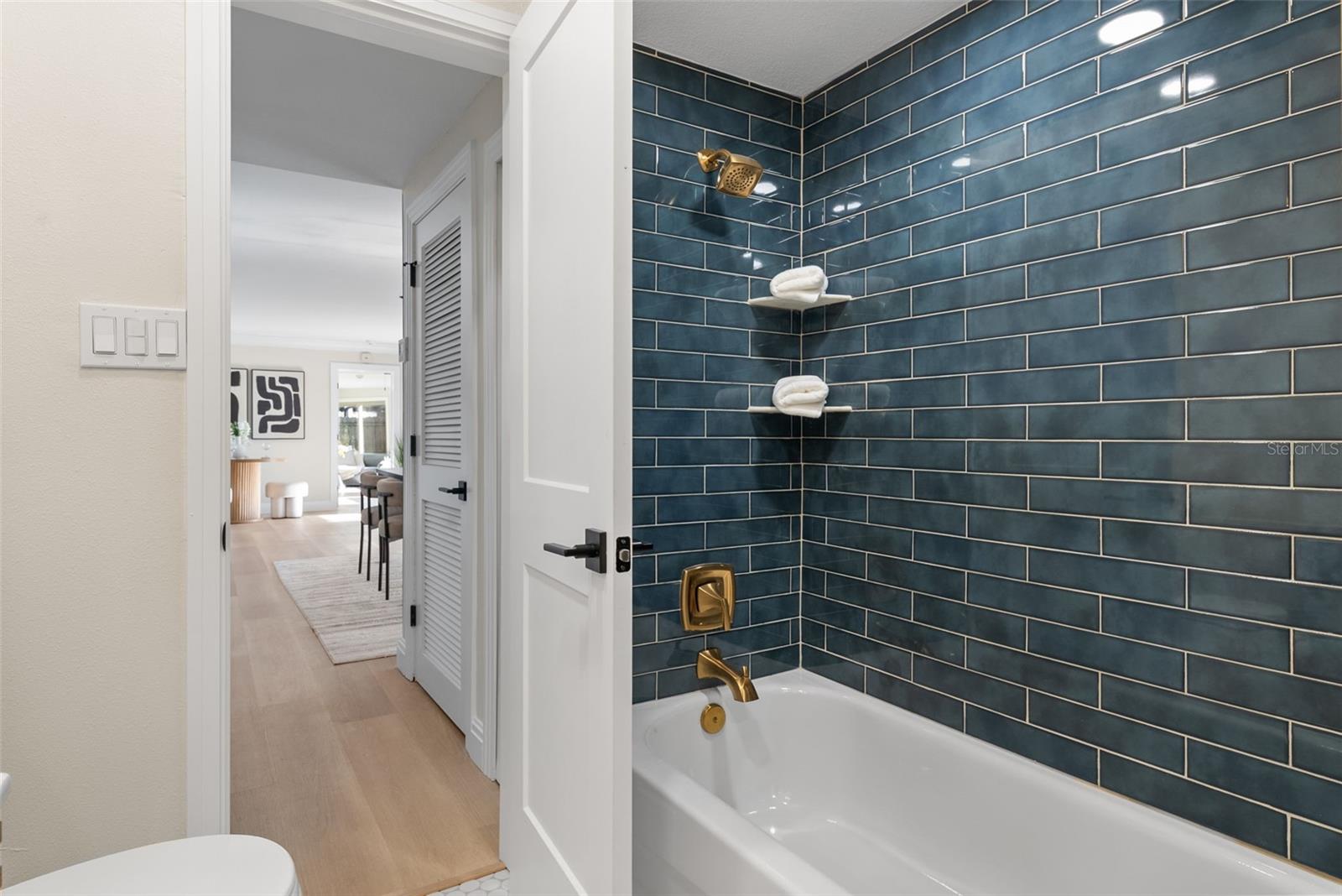 Image 25 of 46 For 122 Lake Drive