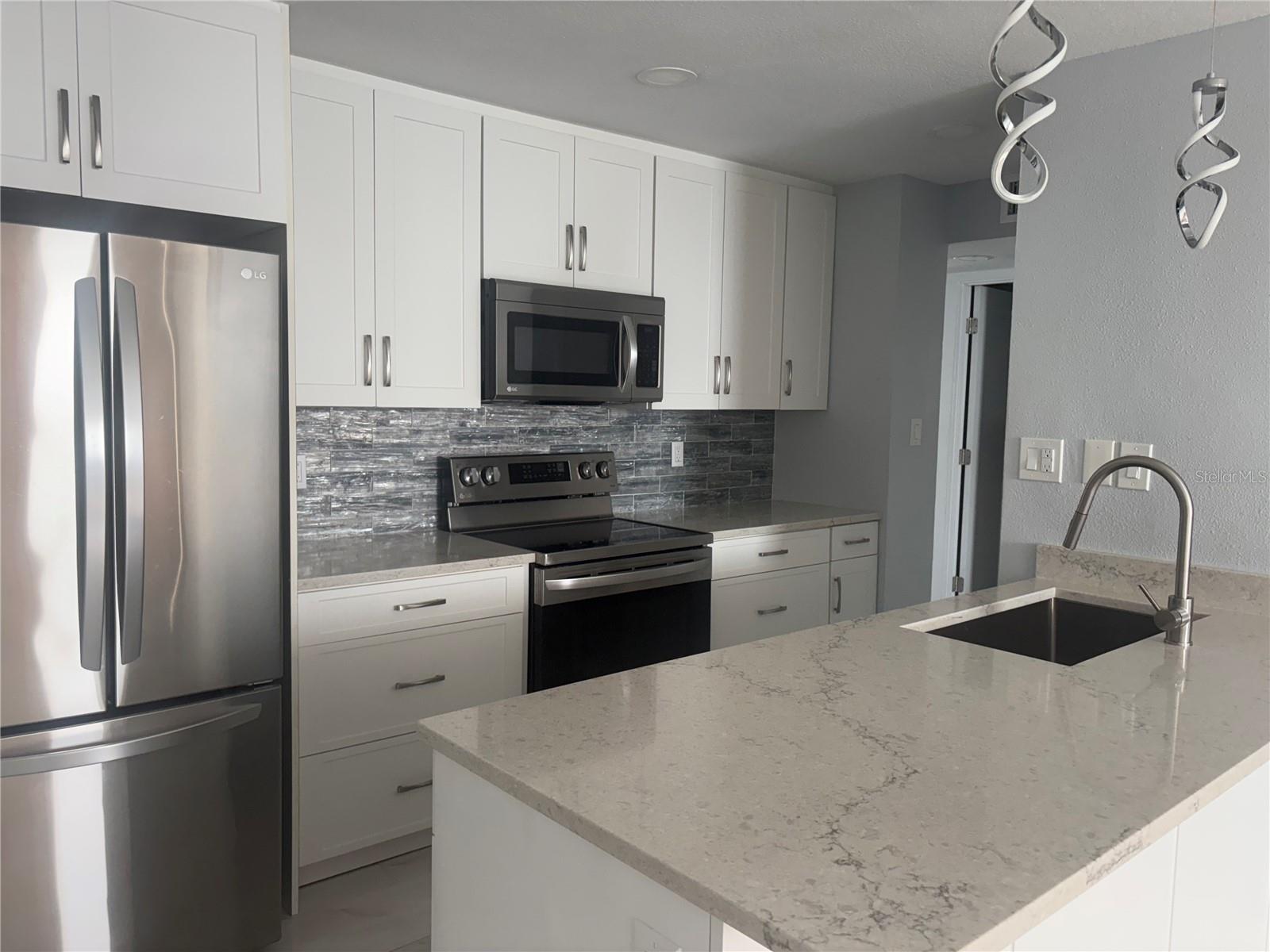 Image 10 of 39 For 440 Gulfview Boulevard 1004