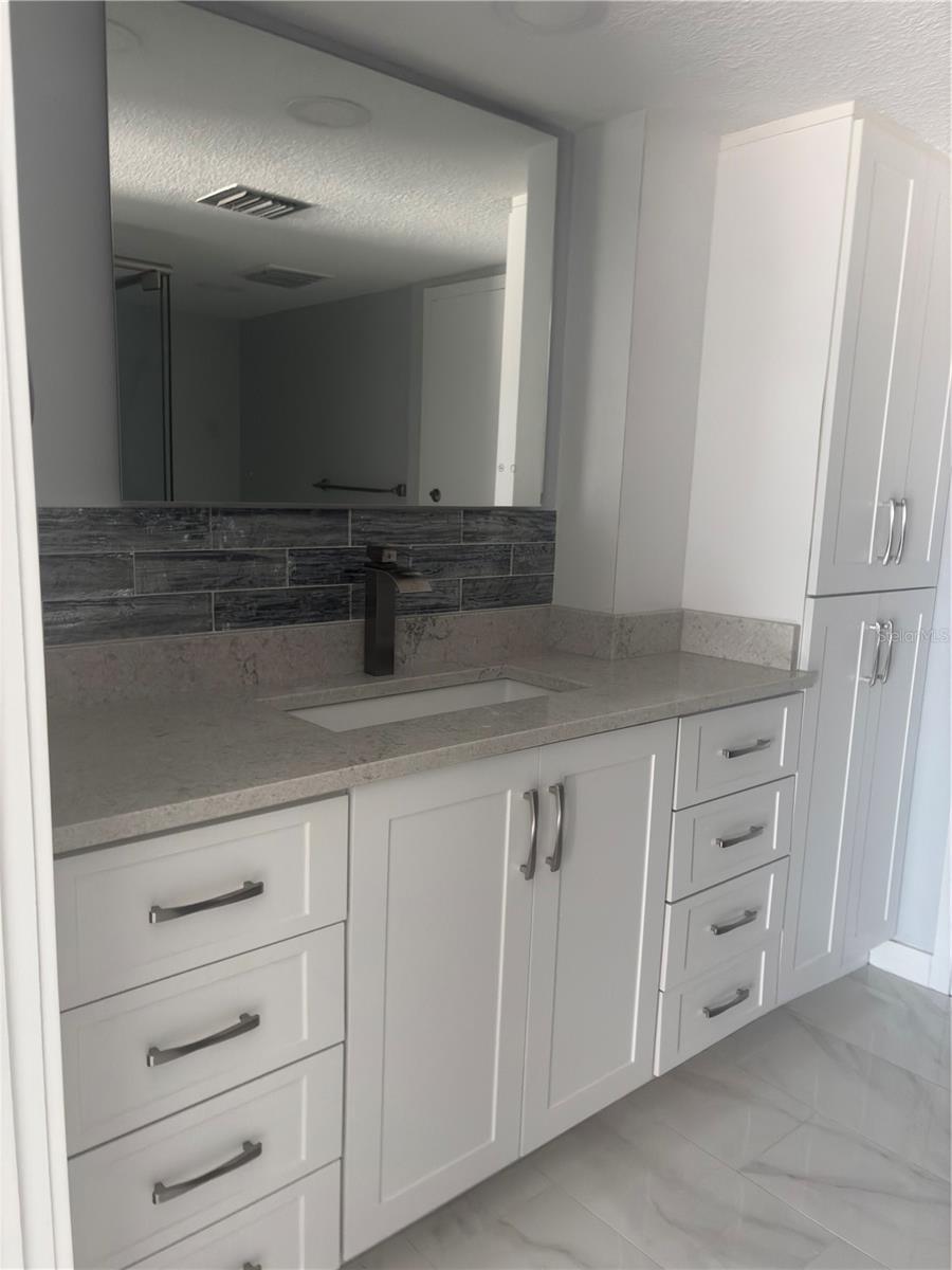 Image 15 of 39 For 440 Gulfview Boulevard 1004