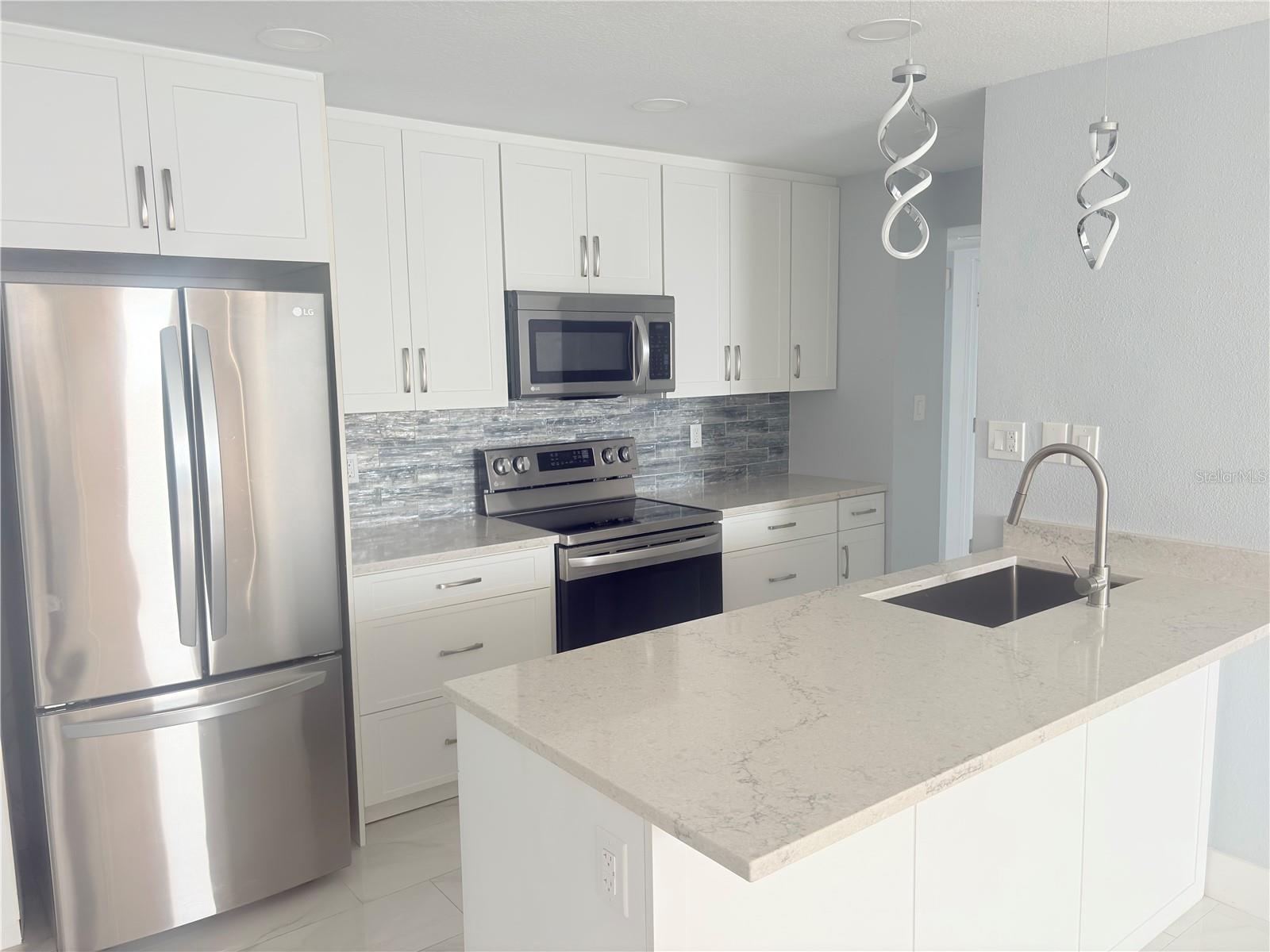 Image 25 of 39 For 440 Gulfview Boulevard 1004