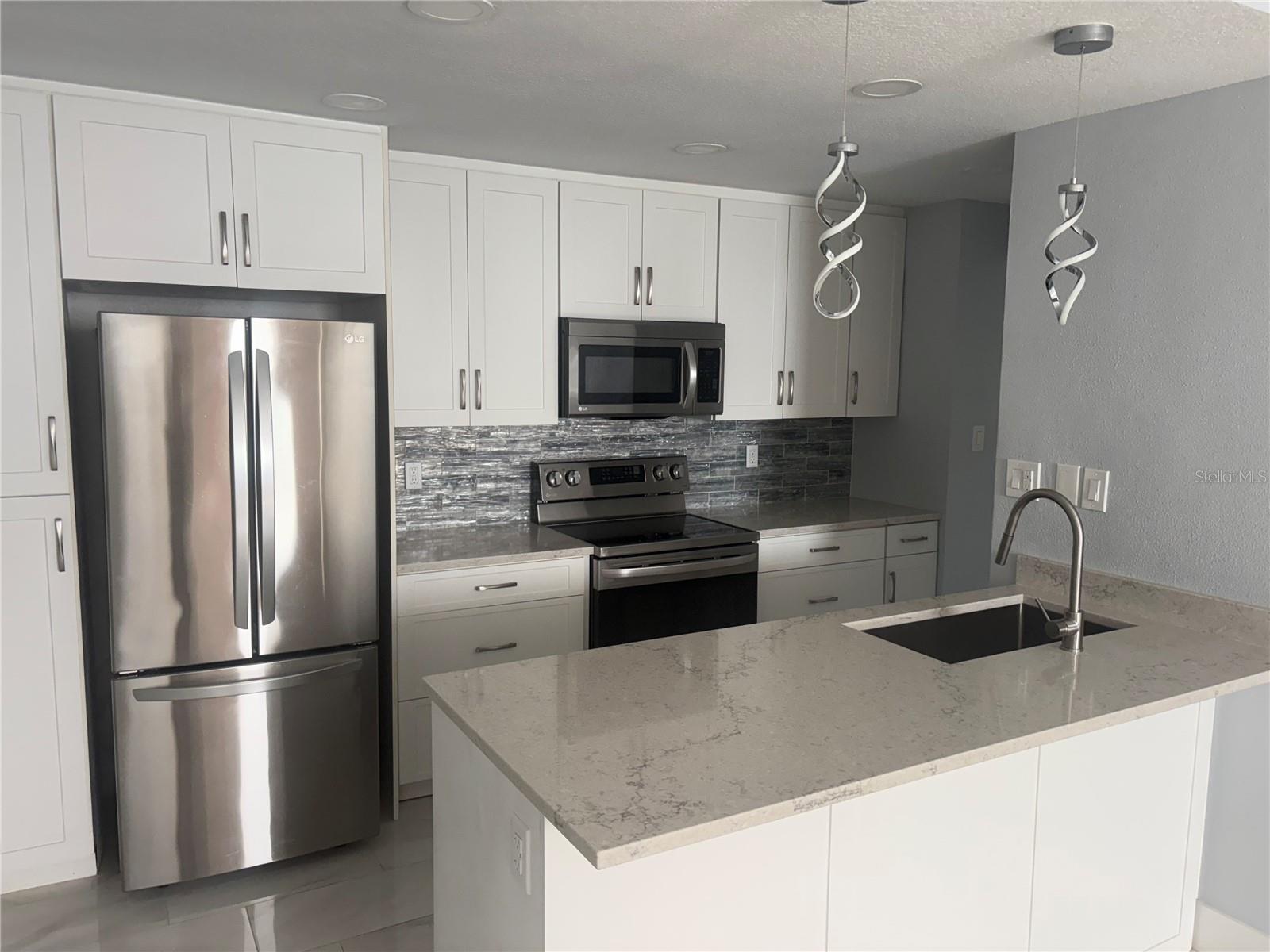 Image 9 of 39 For 440 Gulfview Boulevard 1004