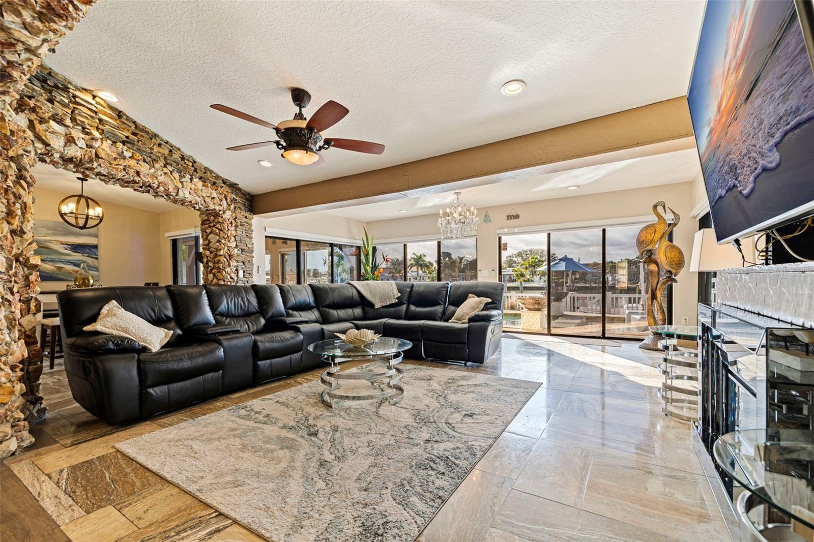 Image 14 of 60 For 357 La Hacienda Drive