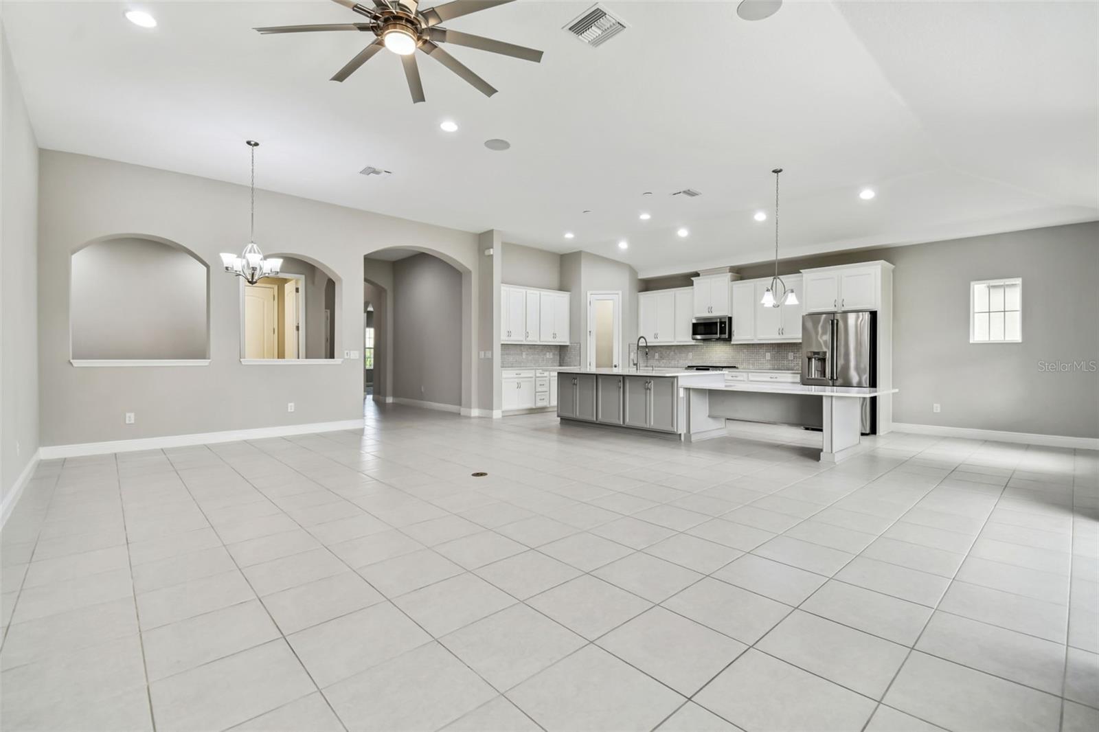 Image 10 of 39 For 21987 Emory Oak Place