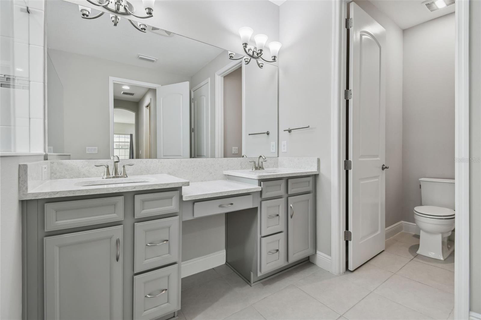 Image 16 of 39 For 21987 Emory Oak Place