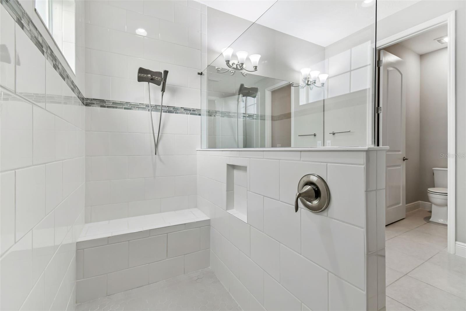 Image 17 of 39 For 21987 Emory Oak Place