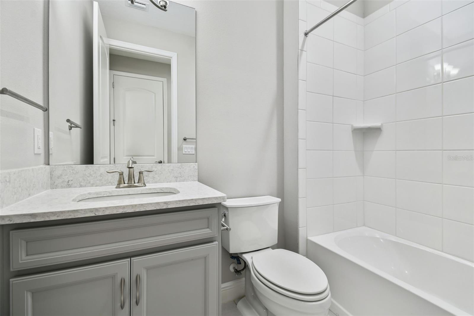 Image 19 of 39 For 21987 Emory Oak Place