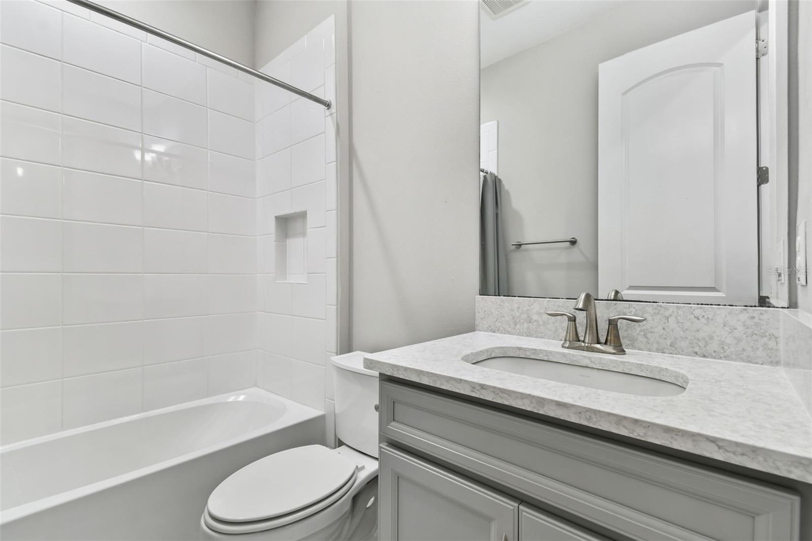 Image 21 of 39 For 21987 Emory Oak Place