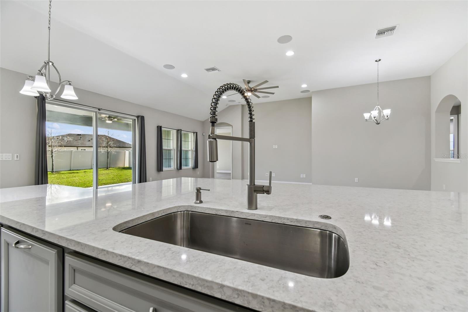 Image 8 of 39 For 21987 Emory Oak Place