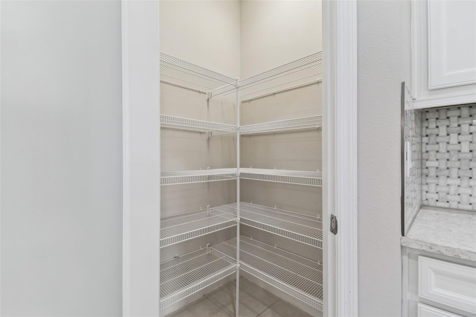 Image 9 of 39 For 21987 Emory Oak Place