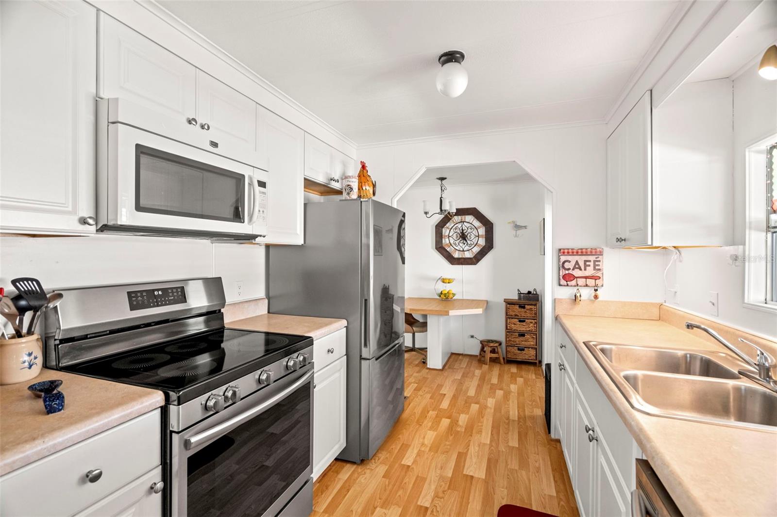 Image 13 of 37 For 130 Patricia Avenue 66