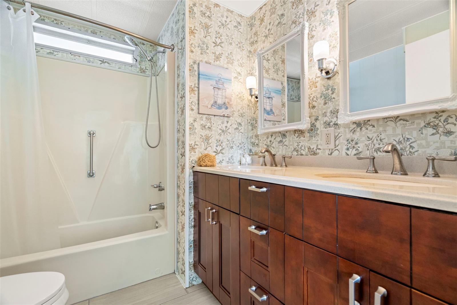 Image 21 of 37 For 130 Patricia Avenue 66