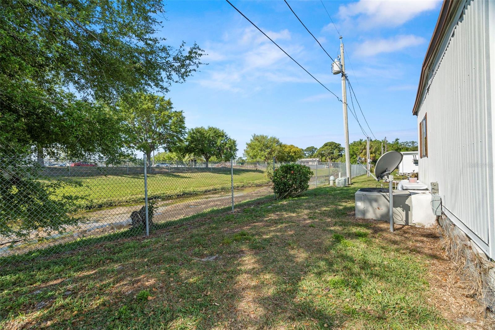 Image 23 of 37 For 130 Patricia Avenue 66