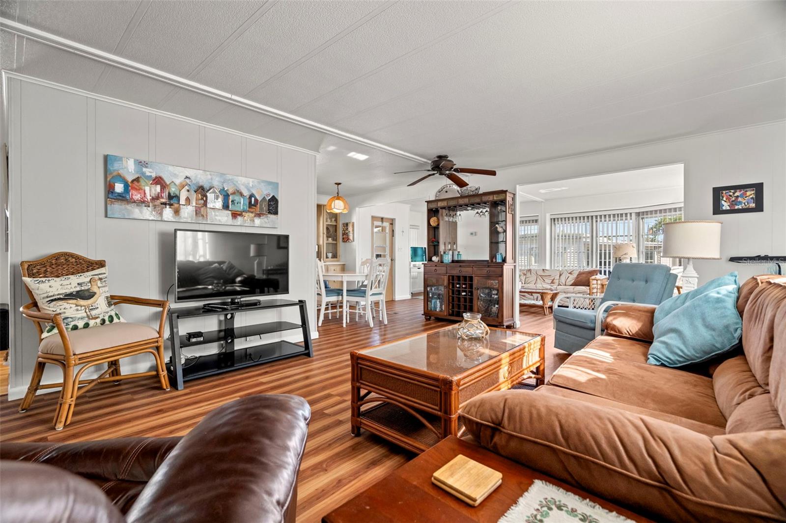 Image 4 of 37 For 130 Patricia Avenue 66