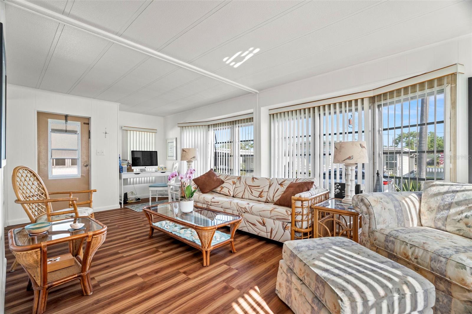 Image 6 of 37 For 130 Patricia Avenue 66